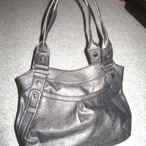 Beautiful Styled Relic Brand Pewter Metallic Color Large Hobo Style Woman's Bag